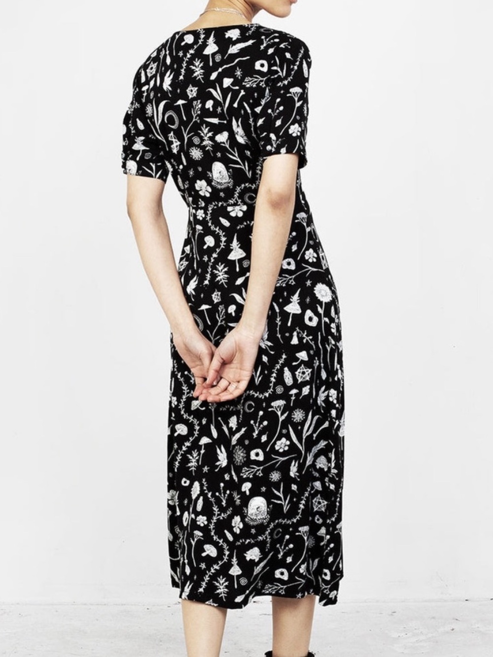 Disturbia | Hedgewitch V Neck Midi Dress - Picture 2 of 15
